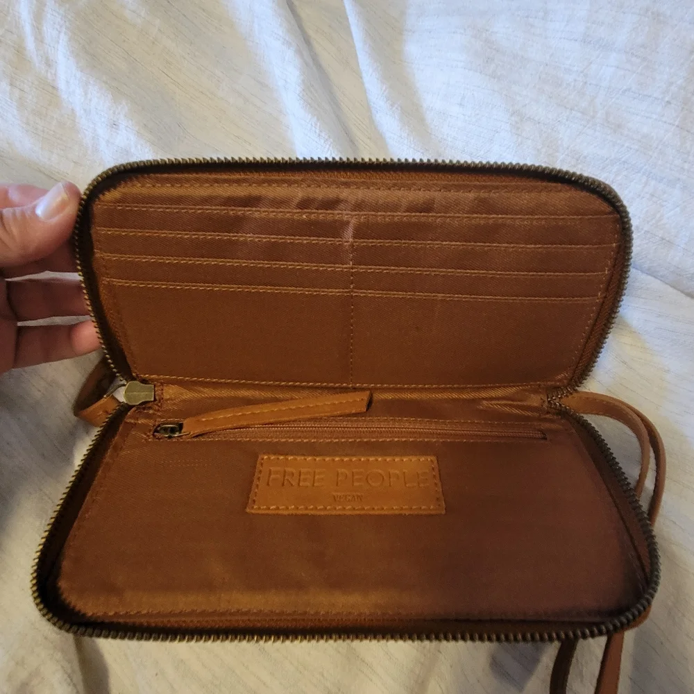 ⚡️EUC⚡️Free People Distressed Vegan Wallet - Picture 6 of 8